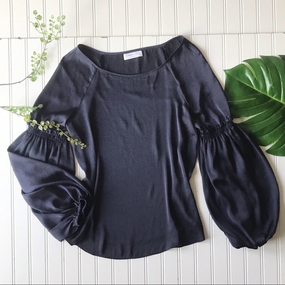 Bailey 44 navy blue puff sleeve top